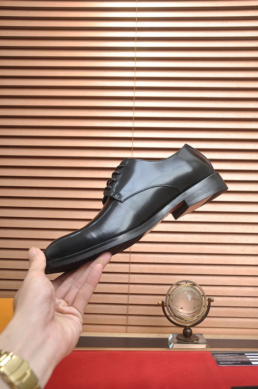 Men's men's shoes 💰500💶 [LV] (original single cowhide lining) 🍀LV's latest genuine leather business suit shoes are launched simultaneously on the official website. The first-layer cowhide imported from Italy is made of heavy gold, 💥official website 1:1 rubber outsole. Versatile to wear, high-end without losing class, and the color combination is extraordinary. This four-season style is alluring when worn on your feet, showing off your big-name flair. Standard code 38-45 (45 customized)
